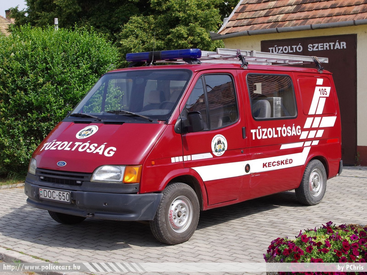 Ford Transit, Kecskédi Önkéntes Tűzoltó Egyesület, fotó: PChris
Keywords: tűzoltó tűzoltóautó tűzoltóság magyar Magyarország ÖTE hungarian Hungary fire firetruck DOC-650