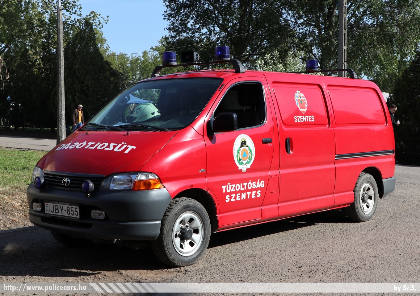 Toyota Hiace, Szentesi Hivatásos Tûzoltóparancsnokság, fotó: Sz.S.
Keywords: tûzoltó tûzoltóság tûzoltóautó magyar Magyarország katasztrófavédelem fire firetruck magyar hungarian Hungary JBY-855