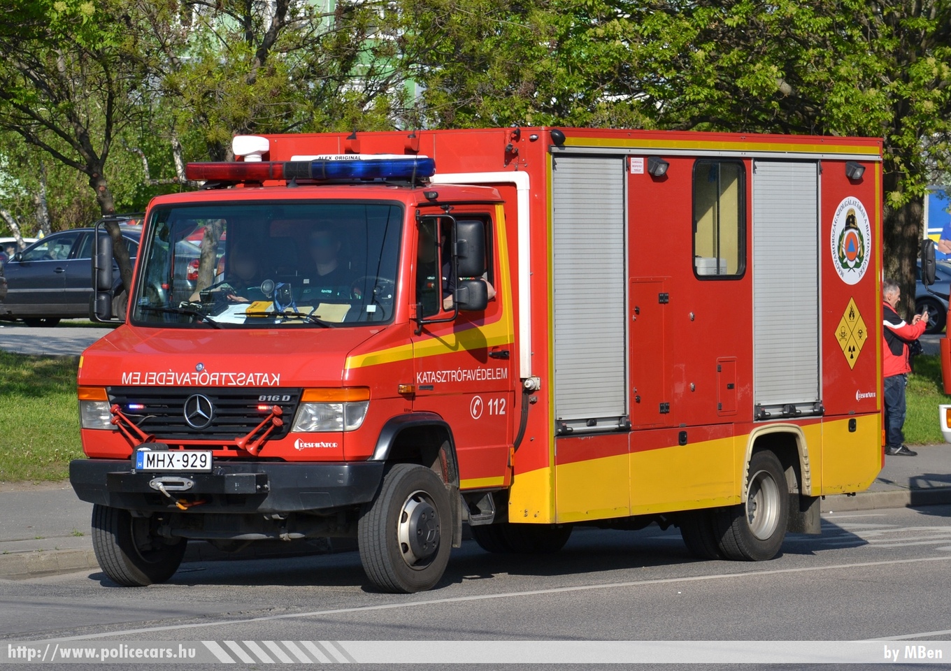 Mercedes-Benz Vario 816D Heros Respirátor, Fõvárosi Katasztrófavédelmi Igazgatóság, fotó: MBen
Keywords: tûzoltó tûzoltóság tûzoltóautó magyar Magyarország katasztrófavédelem fire firetruck magyar hungarian Hungary MHX-929