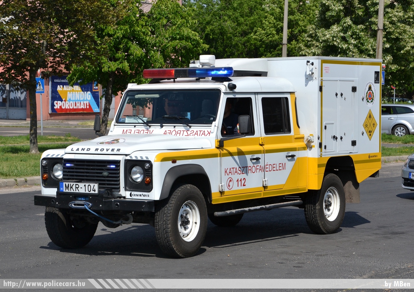 Land Rover Defender KML-ADR HEROS, Fejér Vármegyei Katasztrófavédelmi Igazgatóság, fotó: MBen
Keywords: tûzoltó tûzoltóság tûzoltóautó magyar Magyarország katasztrófavédelem fire firetruck magyar hungarian Hungary MKR-104