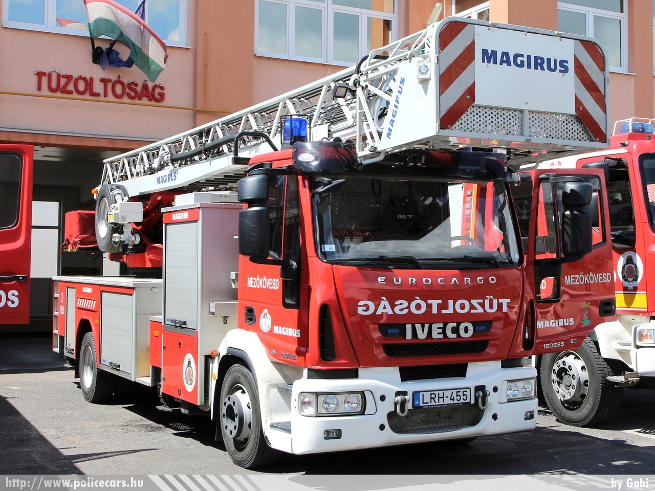 Iveco 160E Magirus DLK 23 CS, Mezőkövesdi Hivatásos Tűzoltóparancsnokság, fotó: Gabi
Keywords: tûzoltó tûzoltóság tûzoltóautó magyar Magyarország katasztrófavédelem fire firetruck magyar hungarian Hungary LRH-455