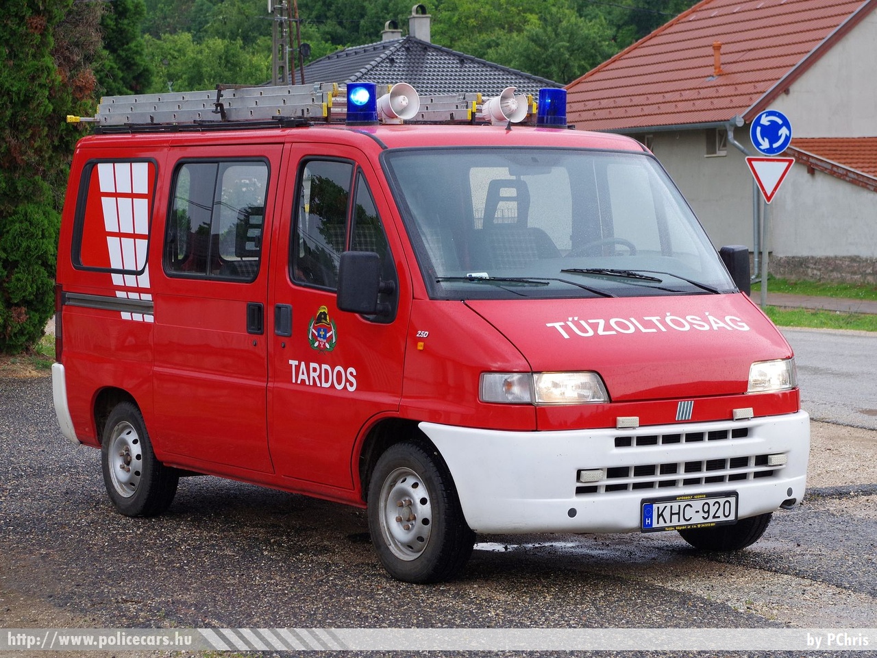 Fiat Ducato, Tardosi Önkéntes Tűzoltó Egyesület, fotó: PChris
Keywords: tűzoltó tűzoltóautó tűzoltóság magyar Magyarország ÖTE hungarian Hungary fire firetruck KHC-920