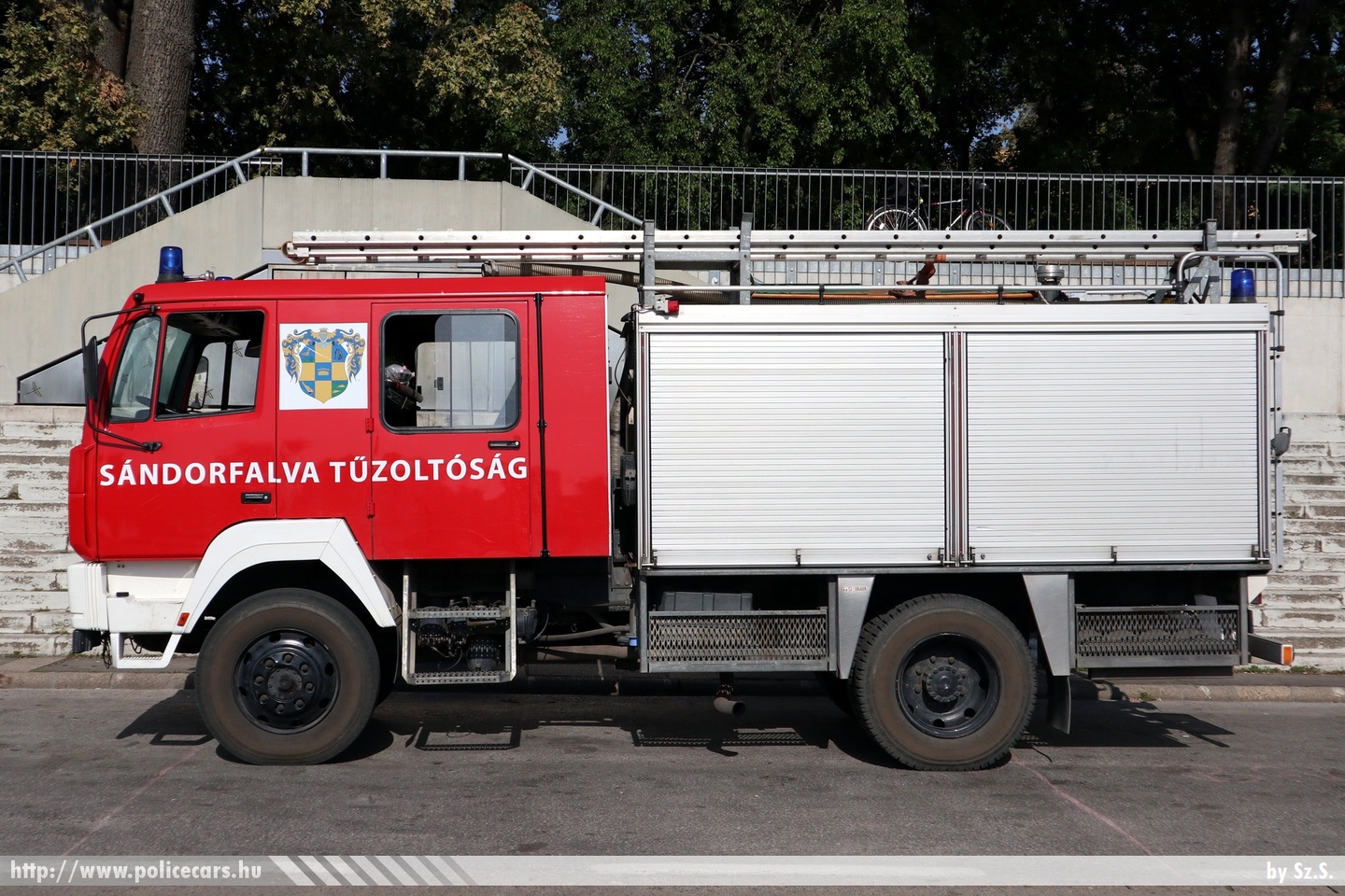 Steyr 13s23, Sándorfalva Nagyközség Önkéntes Tűzoltó Egyesület fotó: Sz.S.
Keywords: tűzoltó tűzoltóautó tűzoltóság magyar Magyarország ÖTE hungarian Hungary fire firetruck CIB-696