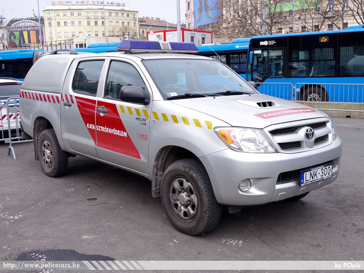Toyota Hilux D4-D, Észak-budai Katasztrófavédelmi Kirendeltség, fotó: PChris
Keywords: tűzoltóautó tűzoltó tűzoltóság magyar Magyarország katasztrófavédelem fire firetruck Hungary hungarian LNK-300