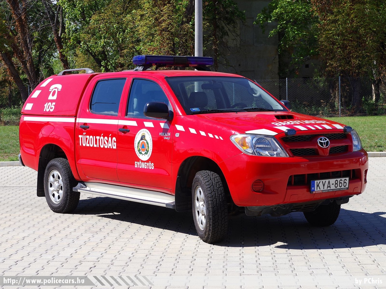 Toyota Hilux D4-D, Gyöngyösi Katasztrófavédelmi Kirendeltség, fotó: PChris
Keywords: tűzoltóautó tűzoltó tűzoltóság magyar Magyarország katasztrófavédelem fire firetruck Hungary hungarian KYA-866