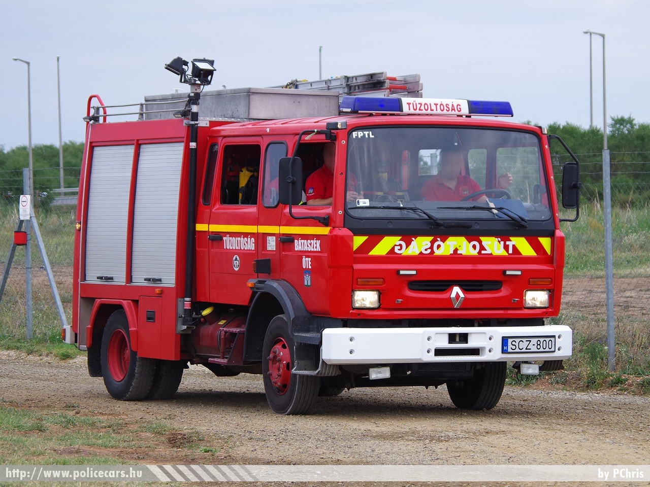 Renault Midliner, Bátaszéki Önkéntes Tűzoltó Egyesület, fotó: PChris
Keywords: ÖTE magyar Magyarország tûzoltó tûzoltóautó tûzoltóság Hungary hungarian fire firetruck SCZ-800