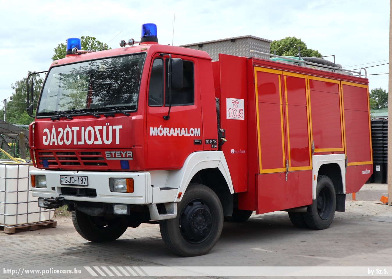 Steyr 10S18 4x4 Rosenbauer, Mórahalom Város Önkéntes Tűzoltó Egyesület, fotó: Sz.S.
Keywords: ÖTE magyar Magyarország tûzoltó tûzoltóautó tûzoltóság Hungary hungarian fire firetruck GJD-187
