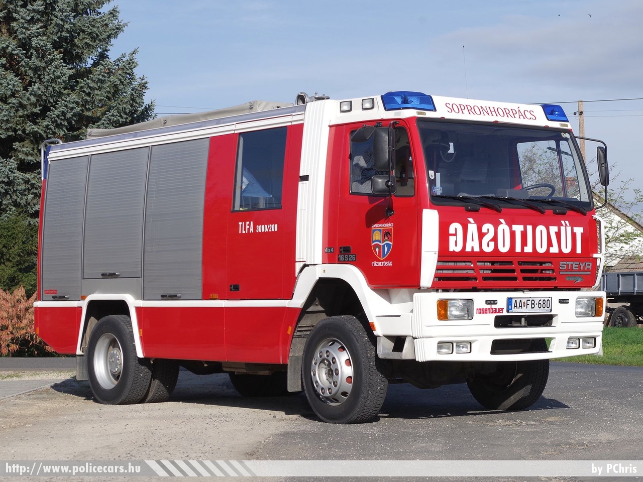 Steyr 16S26 TLFA 3000/200 Rosenbauer 4x4, Önkéntes Tűzoltó Egyesület Sopronhorpács, fotó: PChris
Keywords: ÖTE magyar Magyarország tűzoltó tűzoltóautó tűzoltóság Hungary hungarian fire firetruck AAFB-680