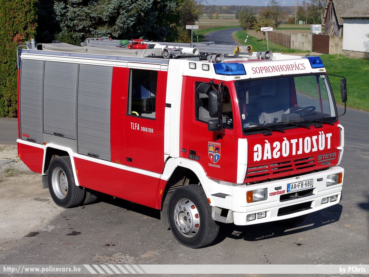 Steyr 16S26 TLFA 3000/200 Rosenbauer 4x4, Önkéntes Tűzoltó Egyesület Sopronhorpács, fotó: PChris
Keywords: ÖTE magyar Magyarország tűzoltó tűzoltóautó tűzoltóság Hungary hungarian fire firetruck AAFB-680