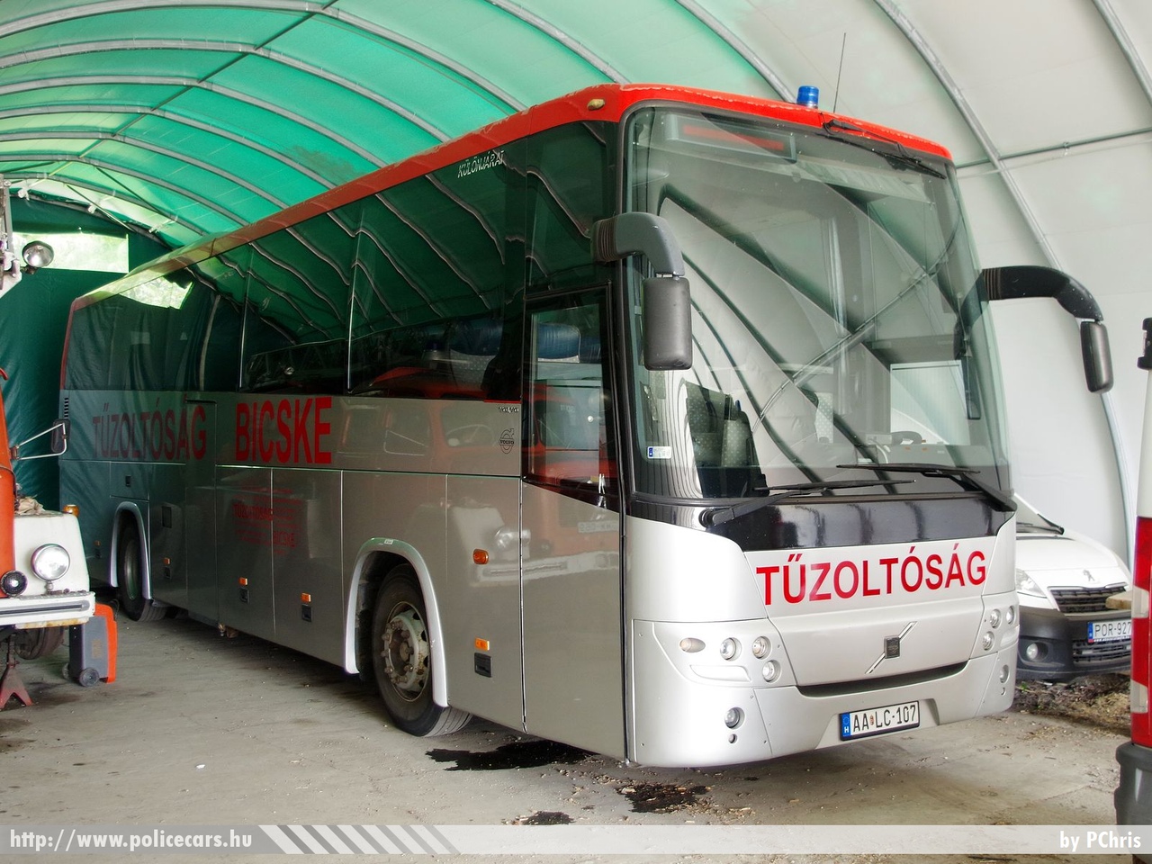 Volvo B12B 9900 Drögmöller, Bicskei Önkormányzati Tűzoltóság, fotó: PChris
Keywords: tûzoltó tûzoltóautó tûzoltóság magyar Magyarország ÖTP hungarian Hungary fire firetruck AALC-107