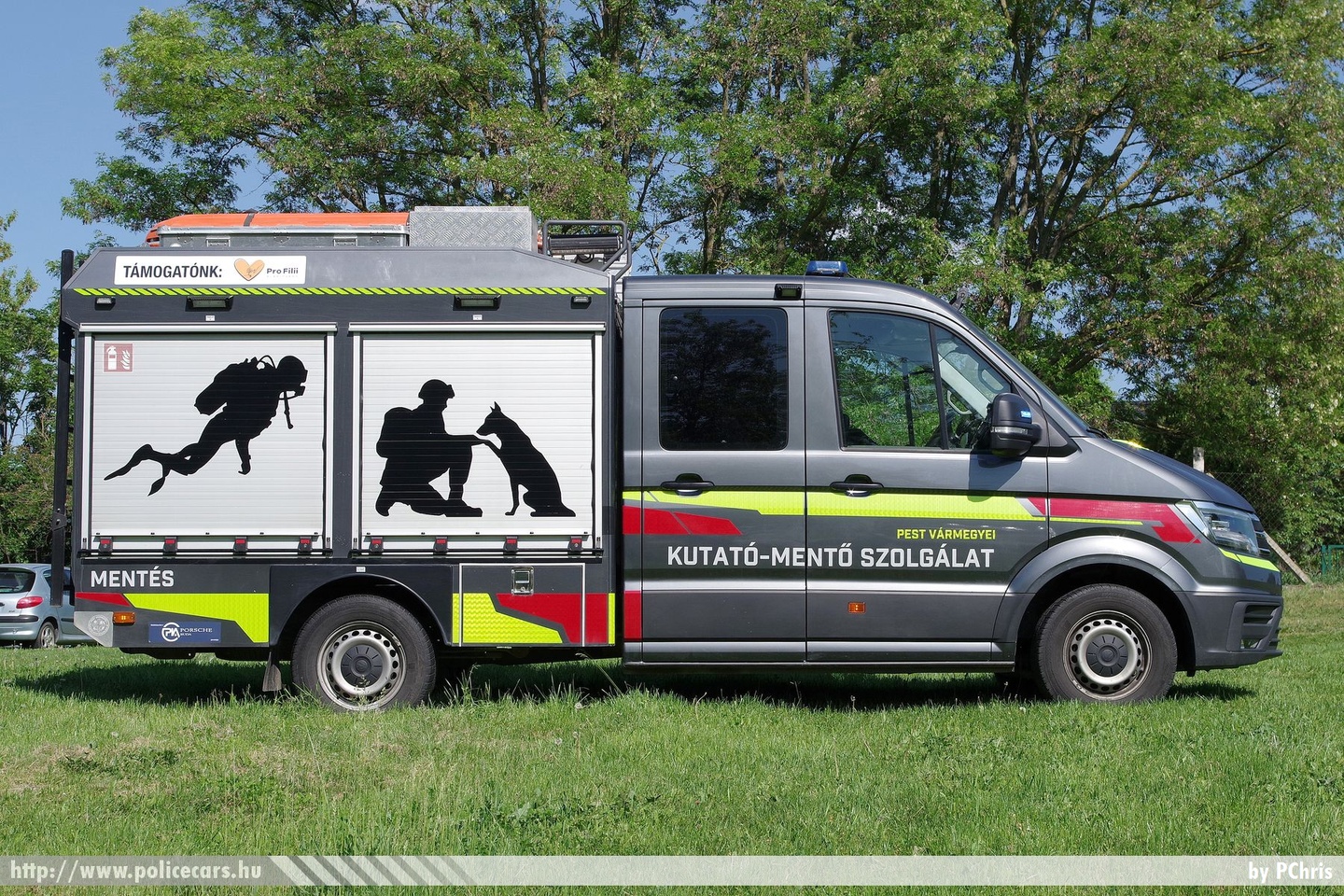 Volkswagen Crafter, Pest Vármegyei Kutató-Mentő Szolgálat, fotó: PChris
Keywords: magyar Magyarország tűzoltó tűzoltóautó tűzoltóság Hungary hungarian fire firetruck speciális mentők special rescue SRY-804