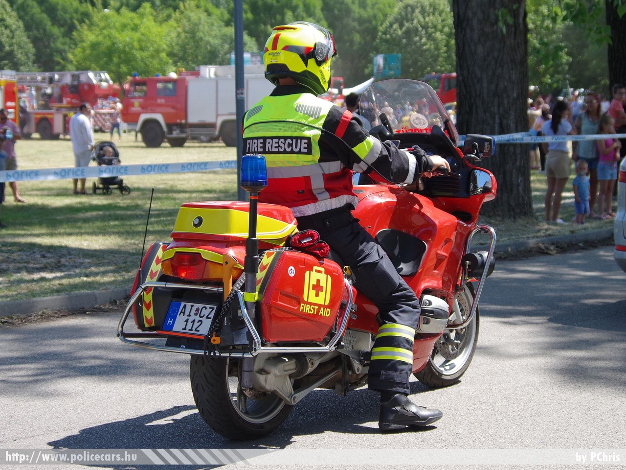 BMW R1150RT, Önkéntes Tűzoltó Egyesület Sárisáp, fotó: PChris
Keywords: ÖTE magyar Magyarország tűzoltó tűzoltómotor motor tűzoltóság Hungary hungarian fire firebike AICZ-112