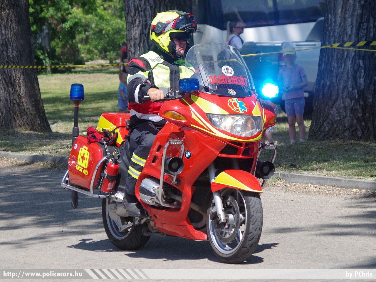 BMW R1150RT, Önkéntes Tűzoltó Egyesület Sárisáp, fotó: PChris
Keywords: ÖTE magyar Magyarország tűzoltó tűzoltómotor motor tűzoltóság Hungary hungarian fire firebike AICZ-112