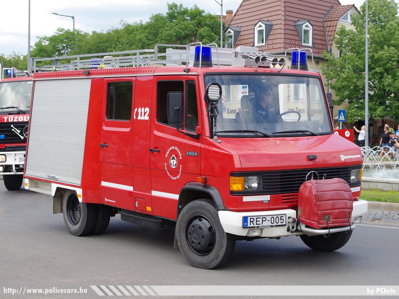 Mercedes 709D, Répcevis Község Önkéntes Tűzoltó Egyesülete, fotó: PChris
Keywords: ÖTE magyar Magyarország tűzoltó tűzoltóautó tűzoltóság Hungary hungarian fire firetruck REP-005