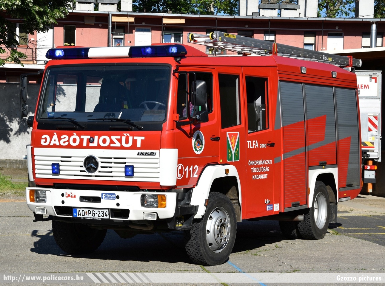 Mercedes 1324 AF Lohr, Kadarkúti Önkormányzati Tűzoltóság, fotó: Gzozzo pictures
Keywords: tűzoltó tűzoltóautó tűzoltóság magyar Magyarország ÖTP hungarian Hungary fire firetruck AOPG-234