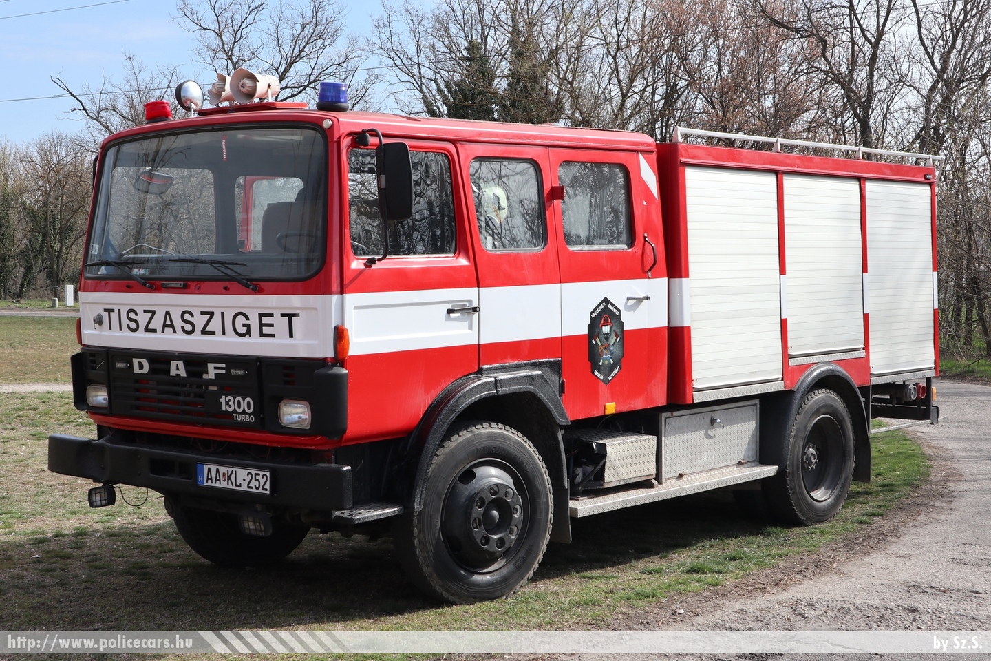 DAF 1300 Turbo, Tiszasziget Önkéntes Tűzoltó Egyesület, fotó: Sz.S.
Keywords: ÖTE magyar Magyarország tűzoltó tűzoltóautó tűzoltóság Hungary hungarian fire firetruck AAKL-252