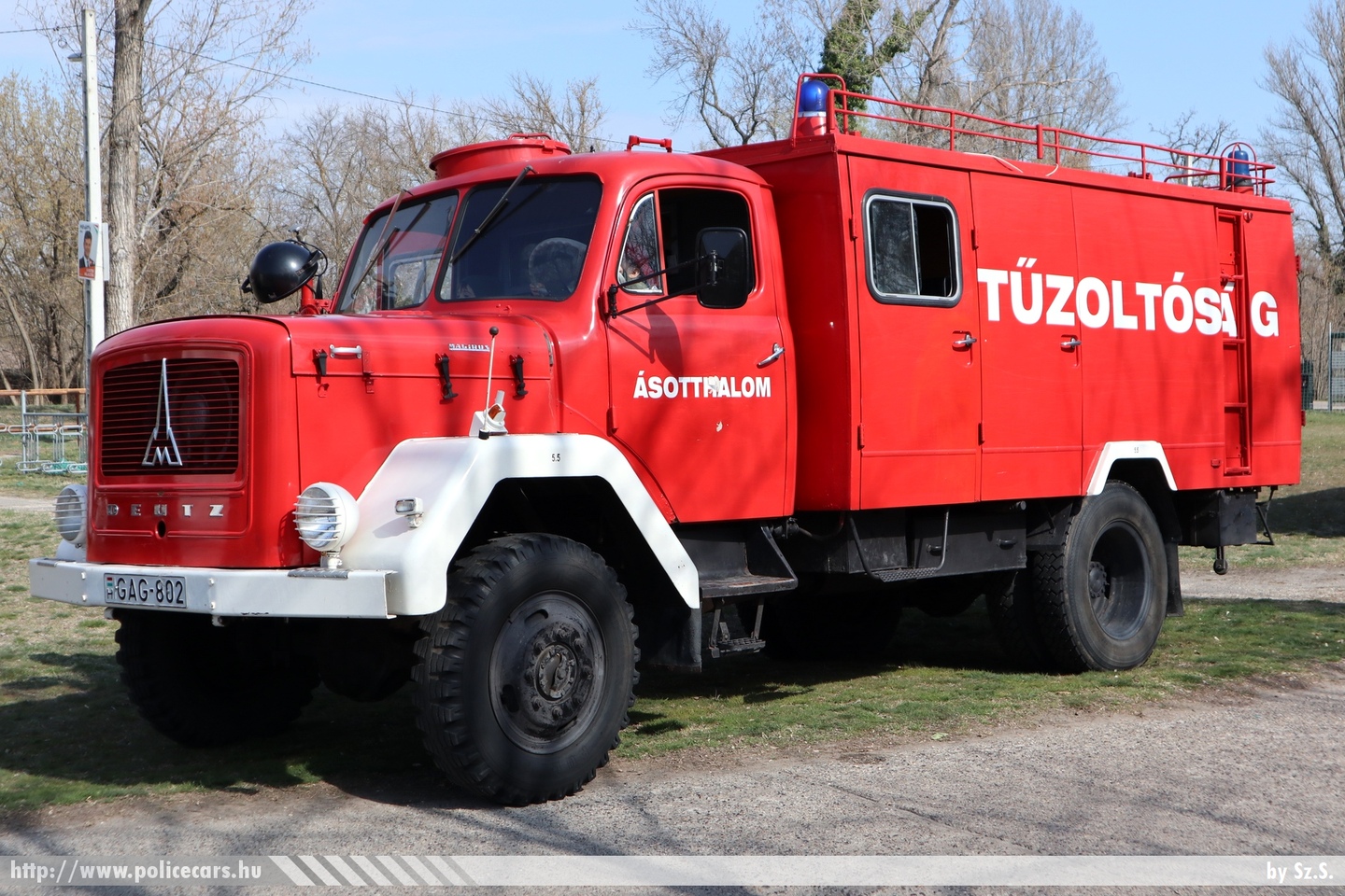 Deutz F125 D10A, Ásotthalom Községi Önkéntes Tűzoltó Egyesület, fotó: Sz.S.
Keywords: ÖTE magyar Magyarország tűzoltó tűzoltóautó tűzoltóság Hungary hungarian fire firetruck GAG-802