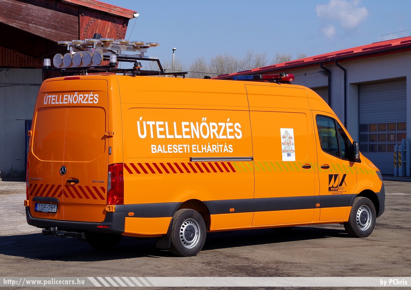Mercedes Sprinter III, Magyar Közút Nonprofit Zrt., fotó: PChris
Keywords: magyar Magyarország Hungary hungarian közút public road highway TDF-755