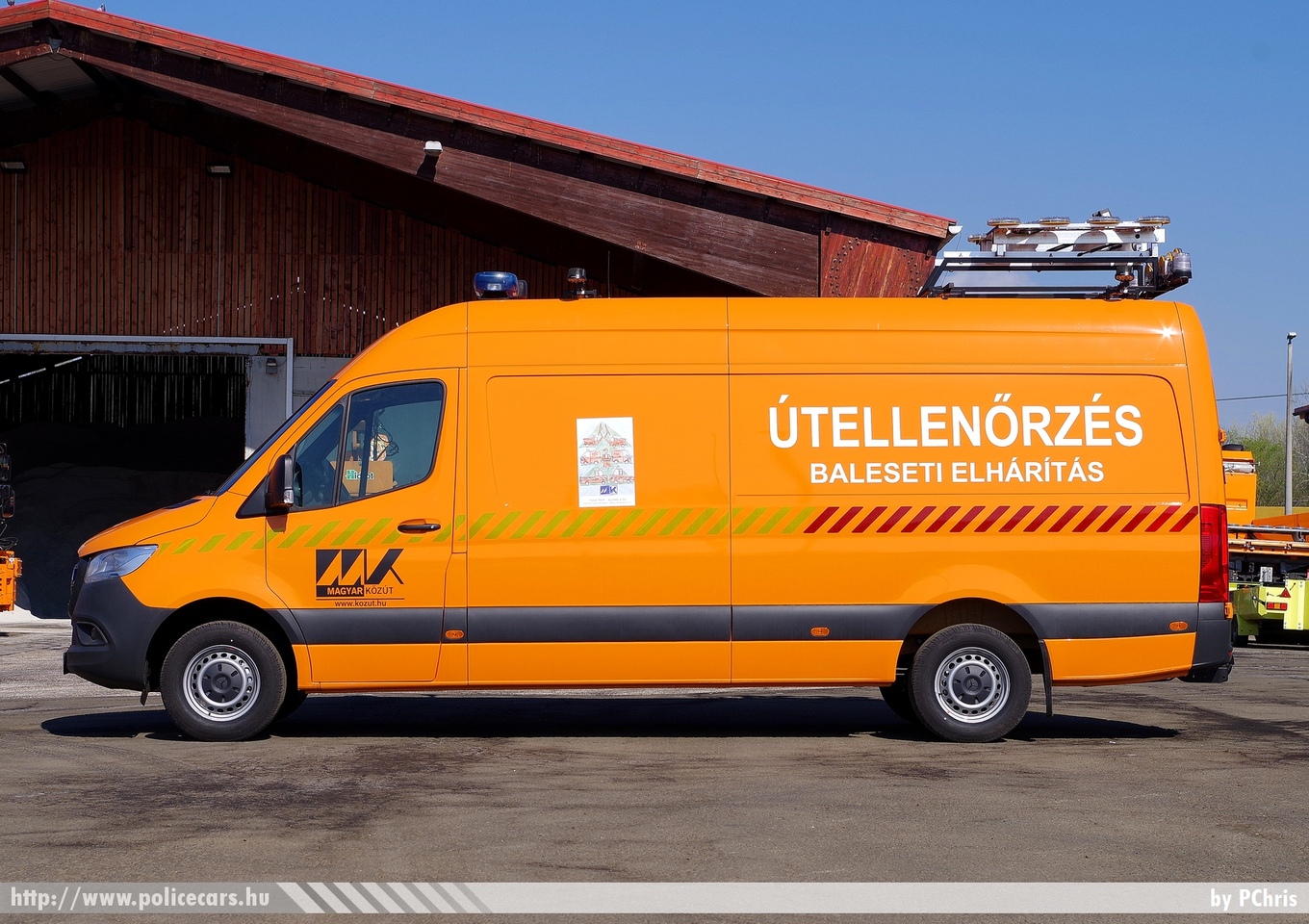 Mercedes Sprinter III, Magyar Közút Nonprofit Zrt., fotó: PChris
Keywords: magyar Magyarország Hungary hungarian közút public road highway TDF-755