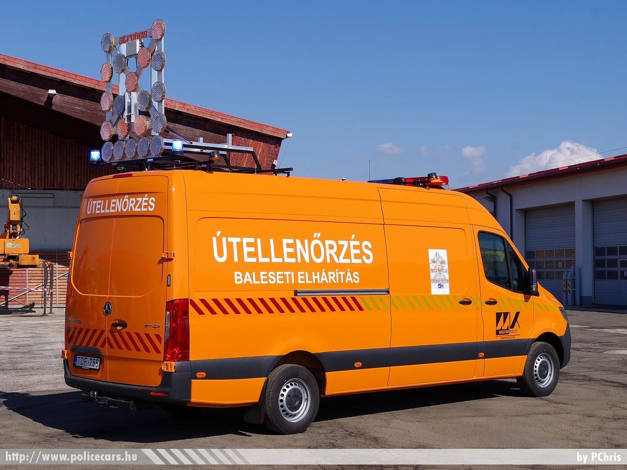 Mercedes Sprinter III, Magyar Közút Nonprofit Zrt., fotó: PChris
Keywords: magyar Magyarország Hungary hungarian közút public road highway TDF-755