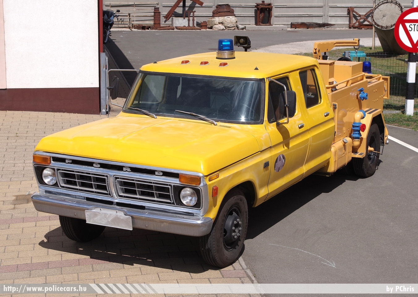 Ford F-350, KÖTUKI CS-130, Kiskőrösi Úttörténeti Múzeum, fotó: PChris
Keywords: magyar Magyarország Hungary hungarian közút public road