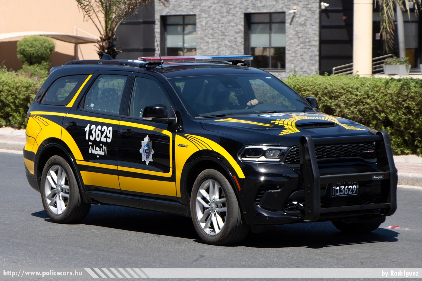 Dodge Durango, Kuwait Police ( شرطة الكويت ), fotó: Rodriguez
Keywords: rendőr rendőrautó rendőrség kuvaiti Kuvait police policecar Kuwait kuwaiti