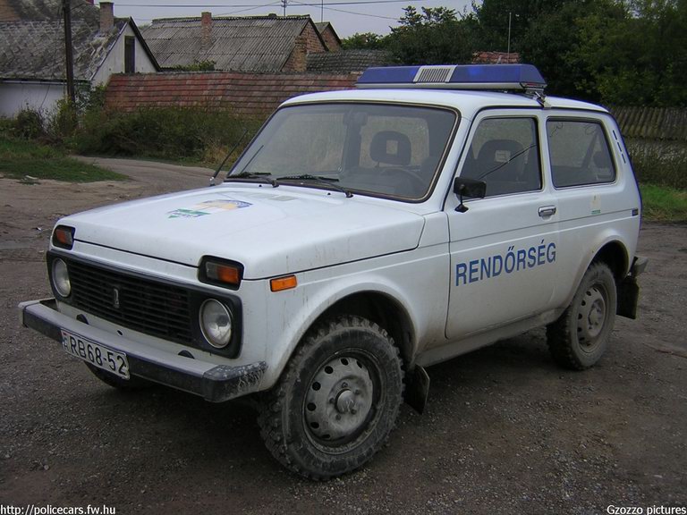 Lada VAZ Niva, fotó: Gzozzo pictures
Keywords: rendőr rendőrautó rendőrség magyar Magyarország vaz RB68-52