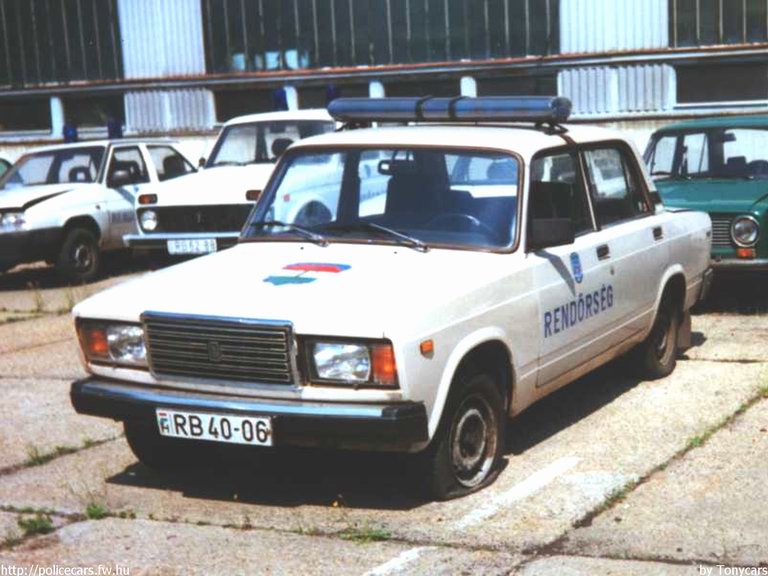 Lada VAZ 2107, fotó: Tonycars
Keywords: rendőr rendőrautó rendőrség magyar Magyarország vaz RB40-06