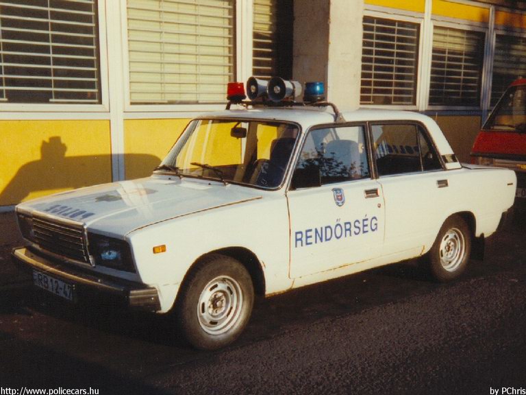 Lada VAZ 2107, fotó: PChris
Keywords: rendőr rendőrautó rendőrség magyar Magyarország vaz RB12-47