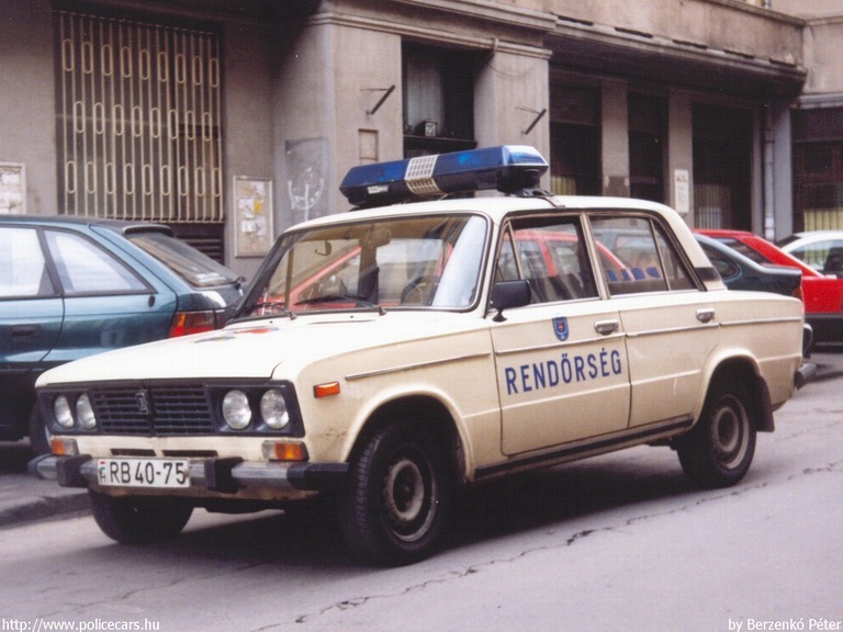 Lada VAZ 2106, fotó: Berzenkó Péter
Keywords: rendőr rendőrautó rendőrség magyar Magyarország vaz RB40-75