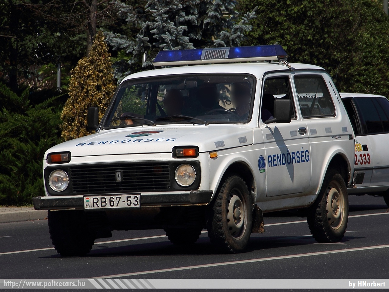 Lada VAZ 2121 Niva 1.7i, fotó: HNorbert
Keywords: magyar Magyarország rendőr rendőrautó rendőrség RB67-53 Hungary hungarian police policecar