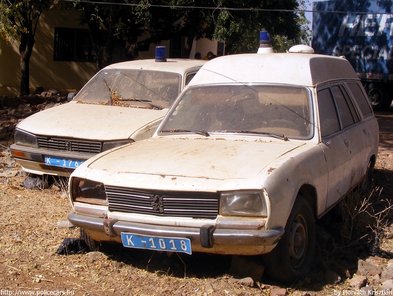 Peugeot 504, Peugeot 505, fotó: Horváth Krisztián
Keywords: Mali mentő mentőautó