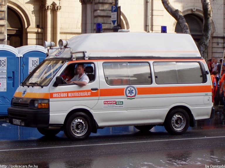 Toyota Hiace, Budapest, Országos Mentõszolgálat, fotó: Danigabi
Keywords: OMSZ mentő magyar magyarország mentőautó