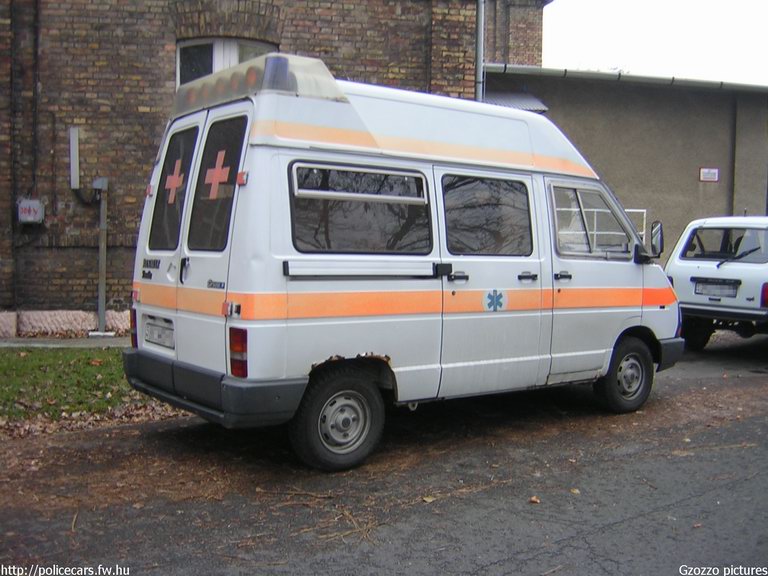 Renault Trafic, fotó: Gzozzo pictures
Keywords: mentő magyar magyarország mentőautó