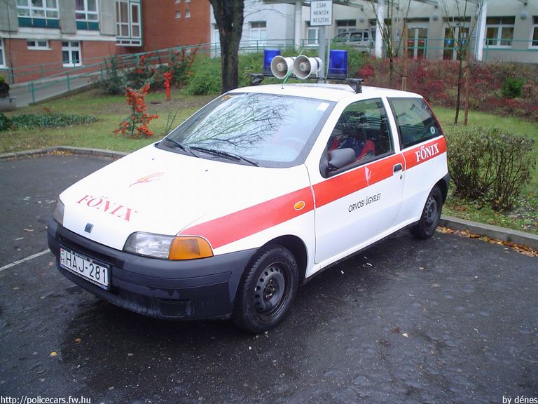 Fiat Punto, orvosi ügyelet, Budapest, Fõnix S.O.S. Zrt., fotó: dénes
Keywords: mentő magyar Magyarország mentőautó HAJ-281