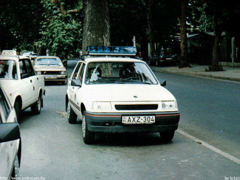 Opel Corsa A, gyermekorvosi ügyelet, Madarász Utcai Gyermekkórház, fotó: lu1g1
Keywords: mentő magyar Magyarország mentőautó AXZ-304