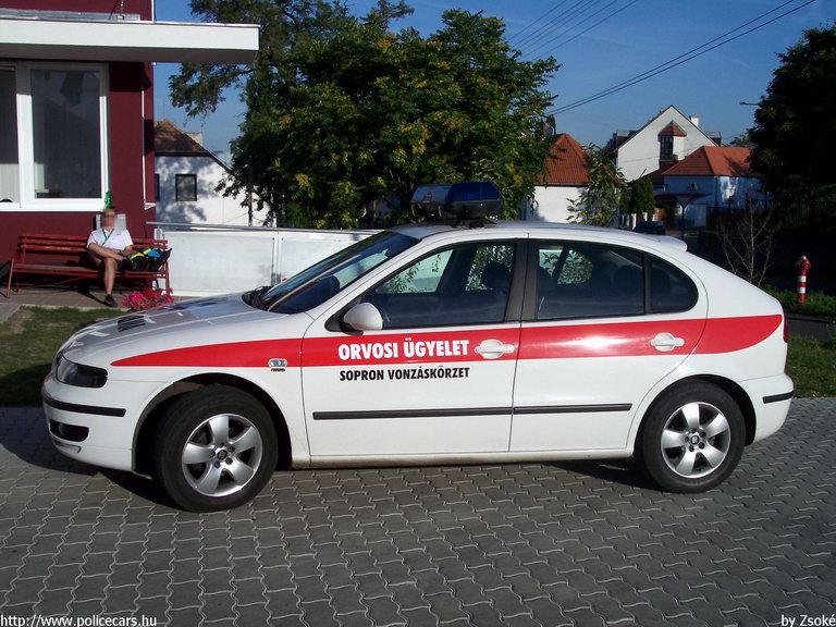 Seat Leon, Sopron vonzáskörzet, orvosi ügyelet, fotó: Zsoké
Keywords: mentő magyar Magyarország mentőautó JOD-352