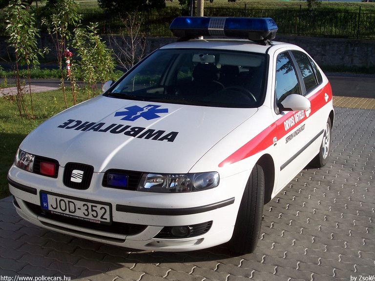 Seat Leon, Sopron vonzáskörzet, orvosi ügyelet, fotó: Zsoké
Keywords: mentő magyar Magyarország mentőautó JOD-352