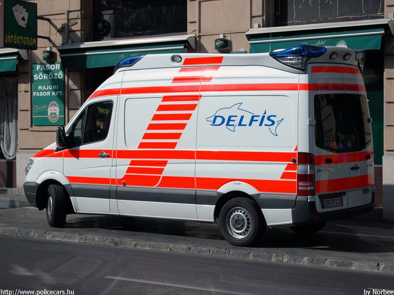 Mercedes-Benz Sprinter II 315 CDI, a Szemem Fénye Alapítvány tervezett autója, fotó: Norbee
Keywords: mentő magyar Magyarország mentőautó