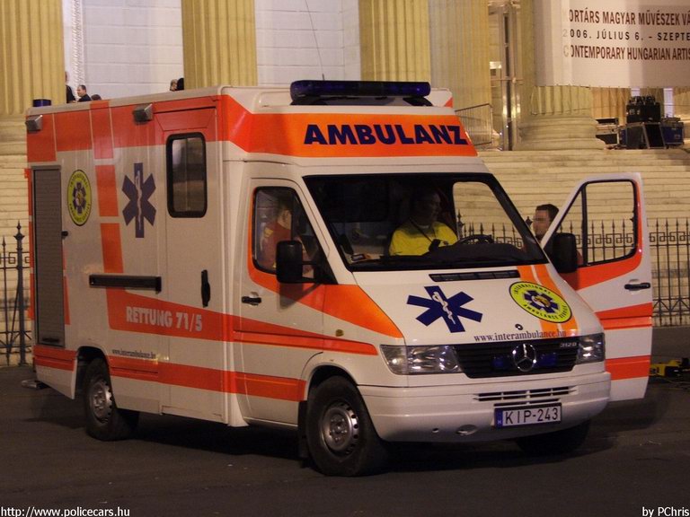 Mercedes-Benz Sprinter 312D, International Ambulance, fotó: PChris
Keywords: mentő magyar Magyarország mentőautó KIP-243