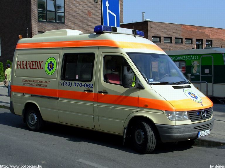 Mercedes-Benz Sprinter, International Ambulance, fotó: dénes
Keywords: mentő magyar Magyarország mentőautó JZD-329