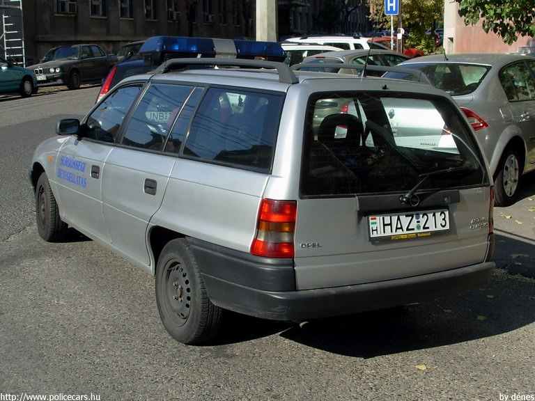 Opel Astra F Caravan, fotó: dénes
Keywords: mentő magyar Magyarország mentőautó HAZ-213