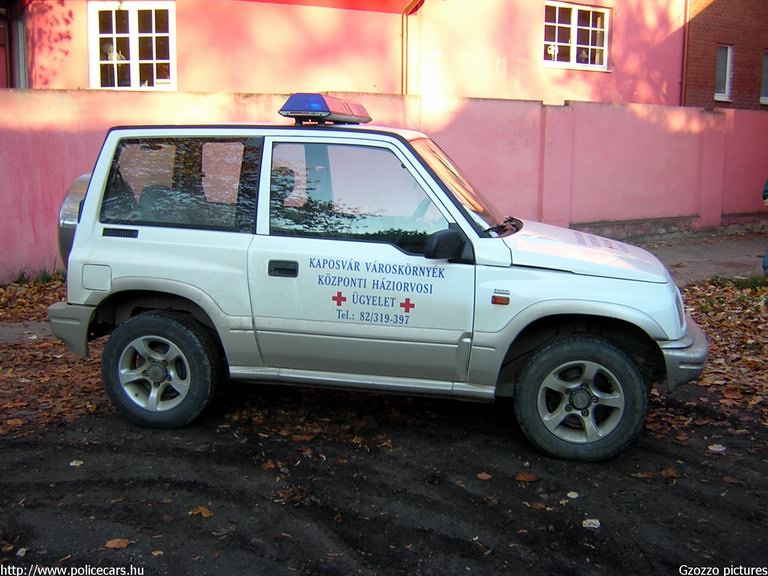 Suzuki Vitara, Kaposvár, orvosi ügyelet, fotó: Gzozzo pictures
Keywords: mentő magyar Magyarország mentőautó JJP-143