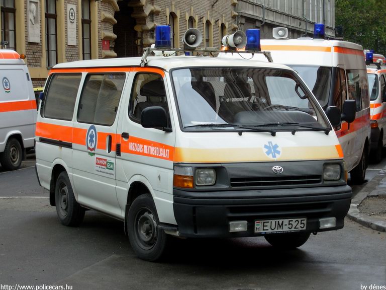 Toyota Hiace, Budapest, Országos Mentõszolgálat, fotó: dénes
Keywords: OMSZ mentő magyar magyarország mentőautó EUM-525