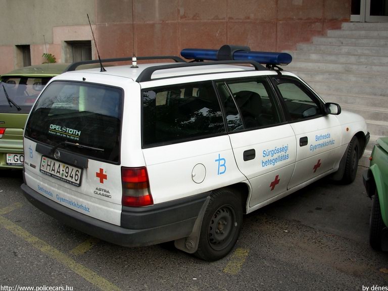 Opel Astra F Caravan, Budapest, Bethesda Gyermekkórház, fotó: dénes
Keywords: mentő magyar Magyarország mentőautó HAA-946