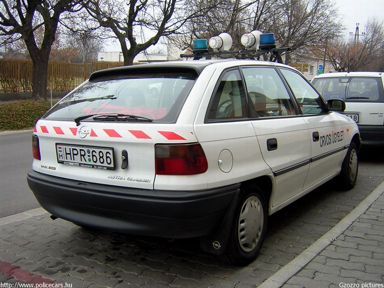 Opel Astra F, Székesfehérvár, orvosi ügyelet, fotó: Gzozzo pictures
Keywords: mentő magyar Magyarország mentőautó HPR-686