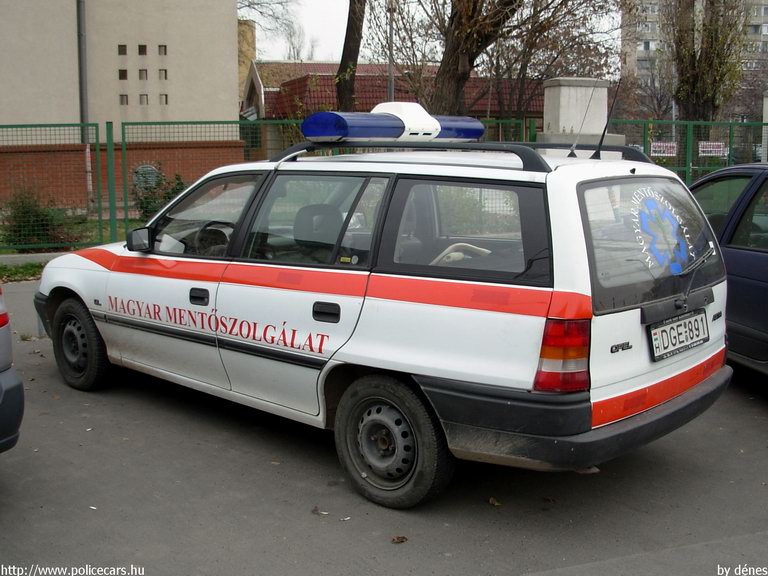 Opel Astra F Caravan, Budapest, Magyar Mentõszolgálat Alapítvány, fotó: dénes
Keywords: mentő magyar Magyarország mentőautó DGE-891