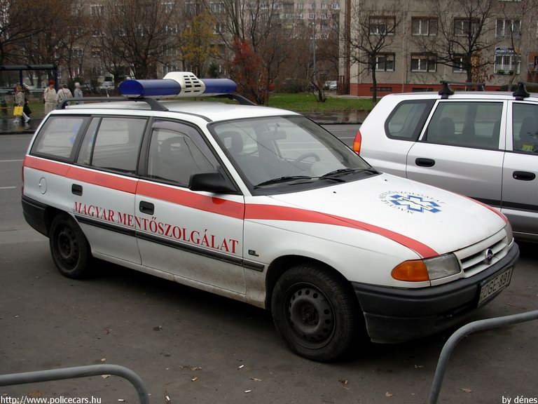 Opel Astra F Caravan, Budapest, Magyar Mentõszolgálat Alapítvány, fotó: dénes
Keywords: mentő magyar Magyarország mentőautó DGE-891