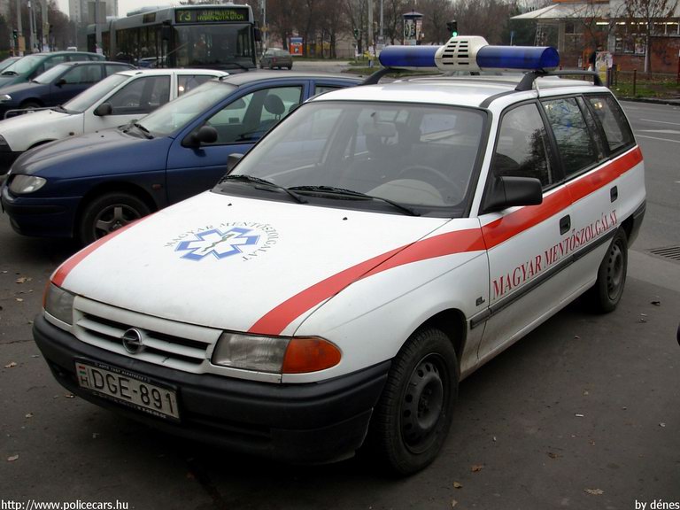 Opel Astra F Caravan, Budapest, Magyar Mentõszolgálat Alapítvány, fotó: dénes
Keywords: mentő magyar Magyarország mentőautó DGE-891