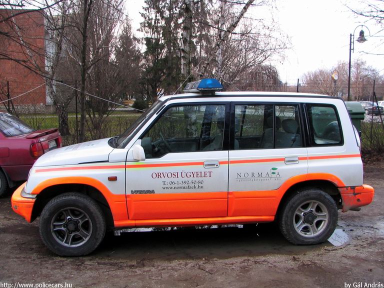 Suzuki Vitara, orvosi ügyelet, Normafa Egészségközpont Kft., fotó: Gál András
Keywords: mentő magyar Magyarország mentőautó GVC-486